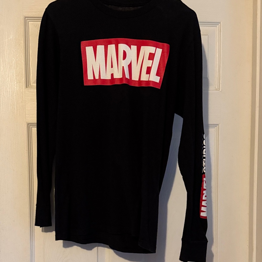 Marvel Black Long Sleeve Tee with Red Graphic Size Small